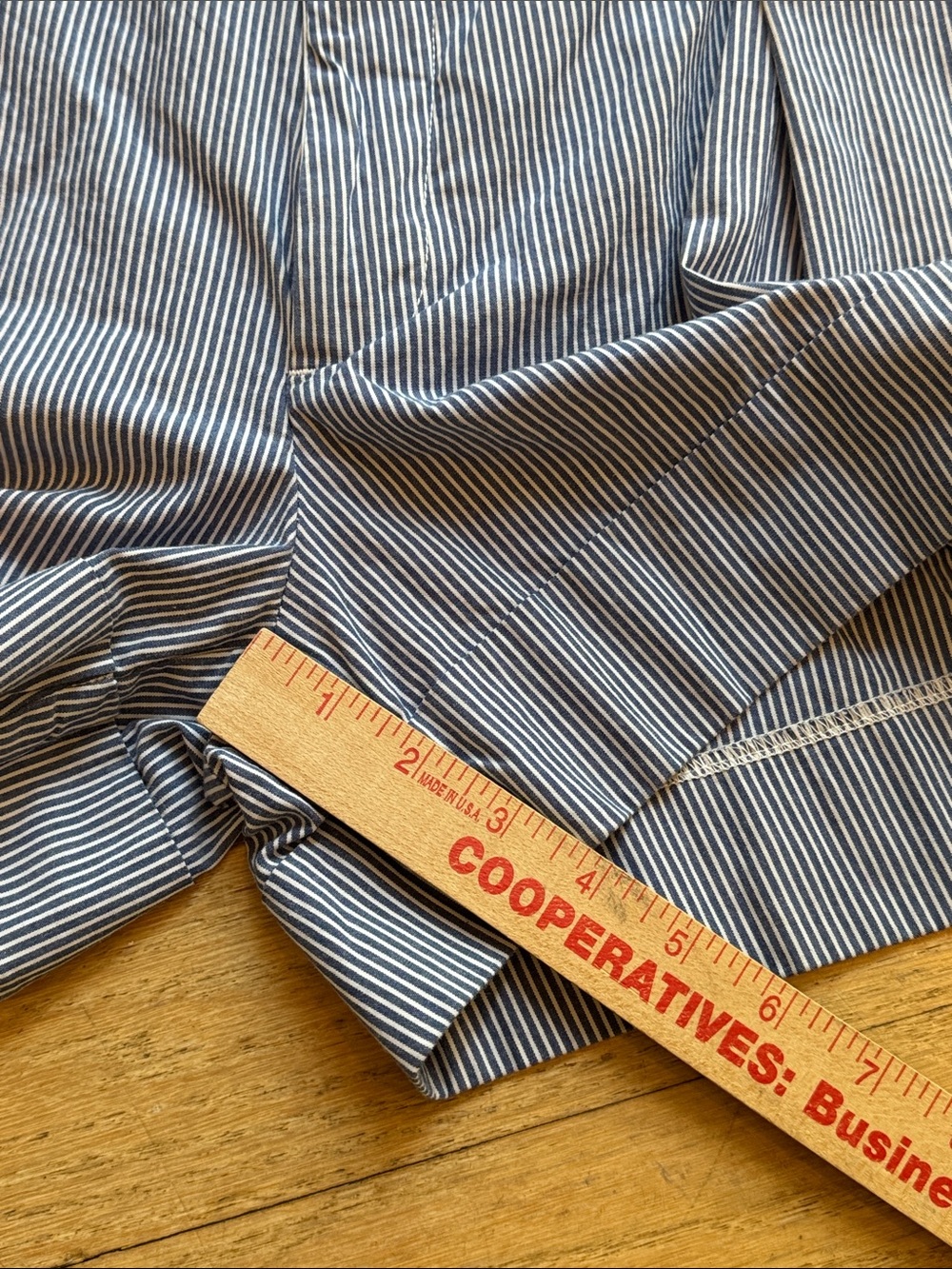 Banana Republic Navy and White Striped 4” pleated Shorts, size 12 - Picture 7 of 12